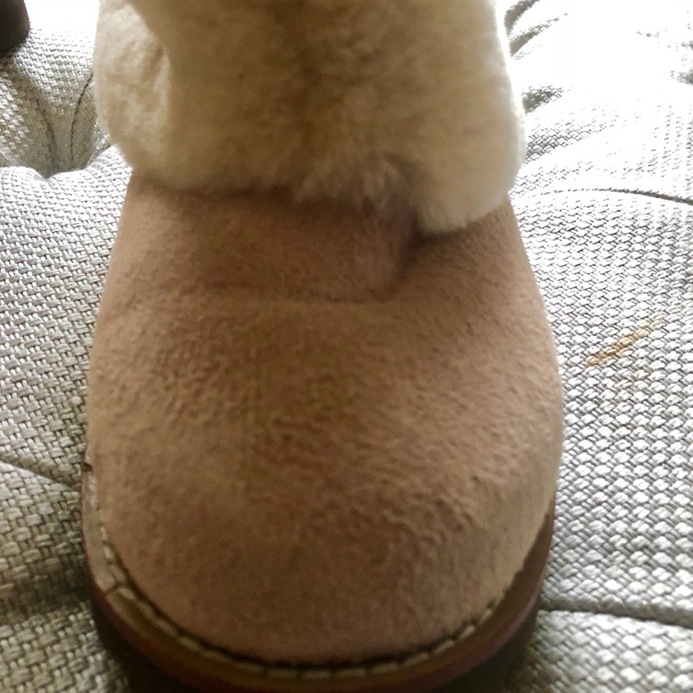 UGG BOOTS ❄️💨 - Picture 7 of 8
